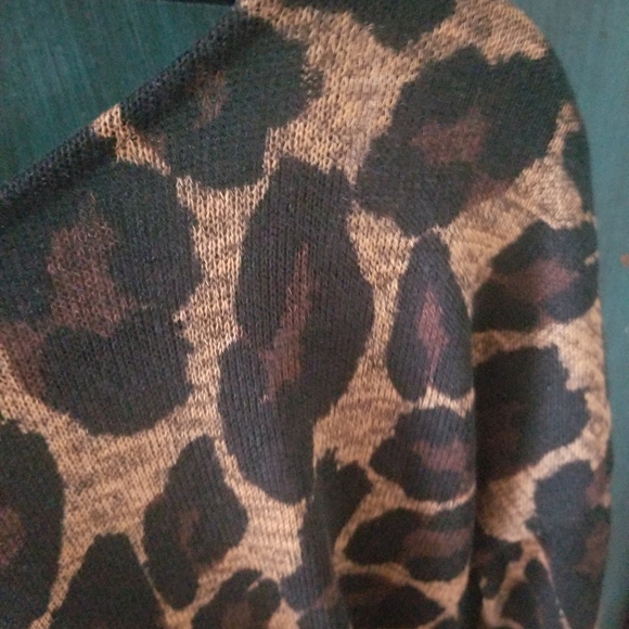 Leopard Print twist back top..sz m - Picture 5 of 5